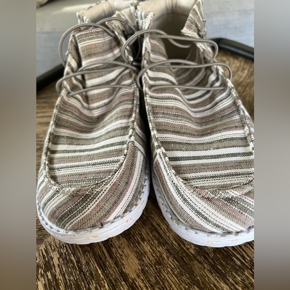 Shoes - Picture 2 of 7